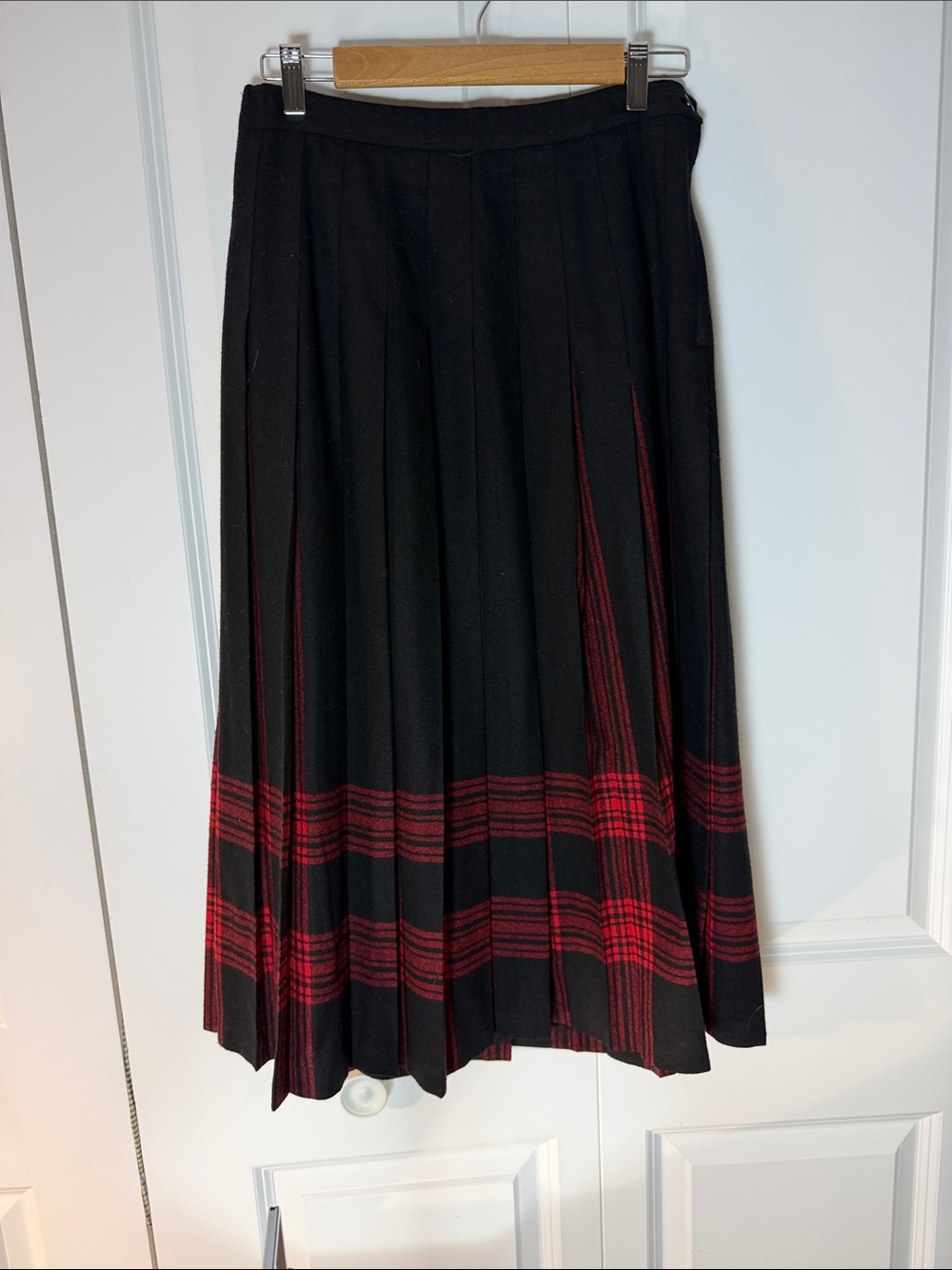 Vtg Pendleton Black red tartan plaid pletedMidi Skirt USA! Rare